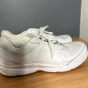 New Balance 411 Cush White Walking Shoes women’s sz 9.5